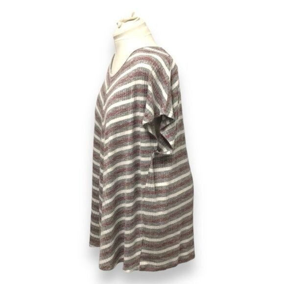 Lane Bryant Women’s Short Sleeve V Neck Stripe Sweater Tunic, size 22/24 - Picture 2 of 7